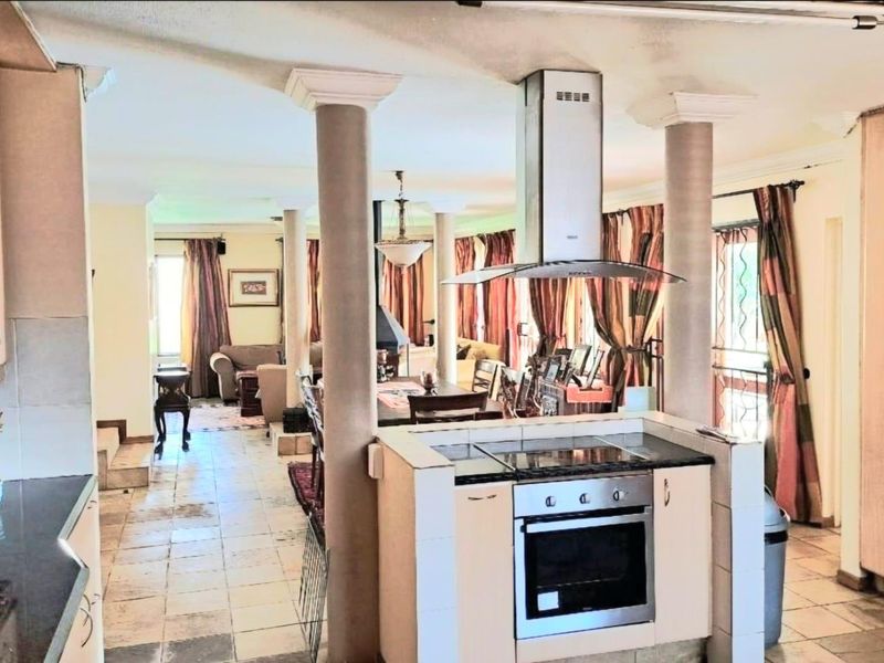 Elegant Family Home – Prime Location Adjacent to Bedfordview - Photo 6