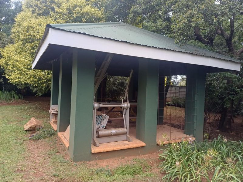 Exceptional Off-Grid Small Holding Oasis in the Heart of Norton Home Estate! - Photo 4