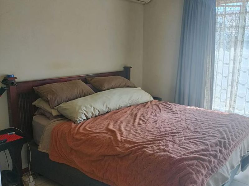 Modern Stunning Gem, 2 Bedroom Townhouse available - Photo 7