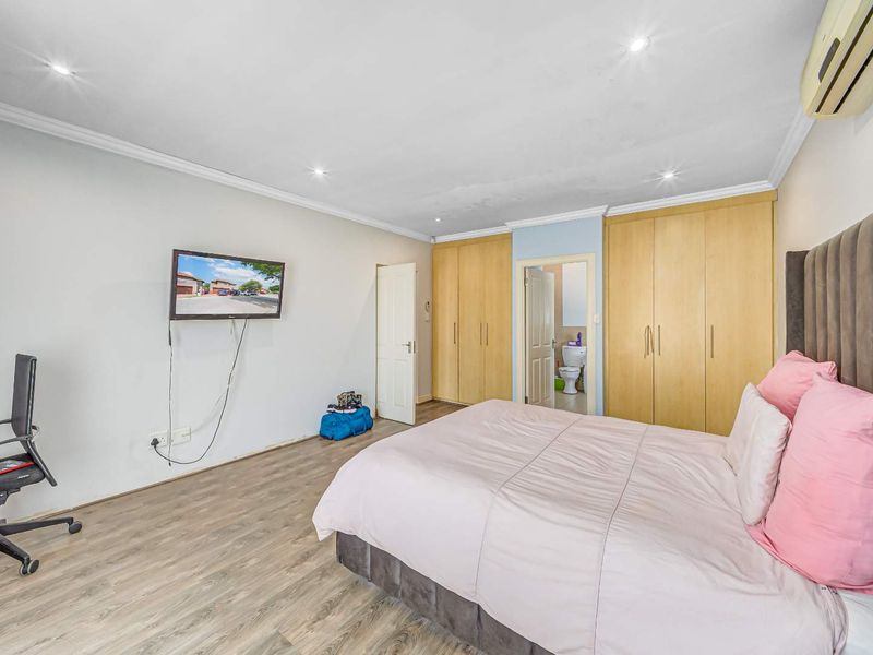 Charming Home in Secure Estate - Photo 5