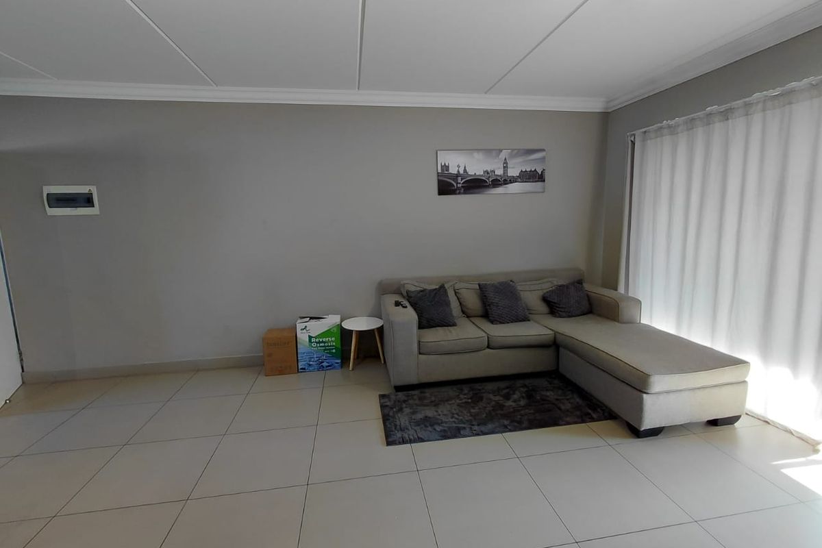 Charming 2-Bedroom Apartment in Birchwood Village - Photo 4