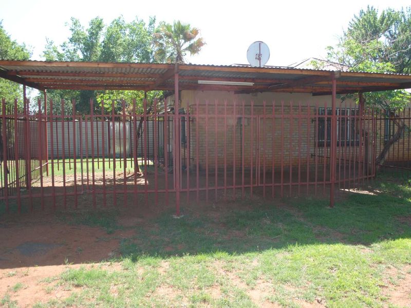 Old but neat 3 Bedroom house to rent - Photo 2