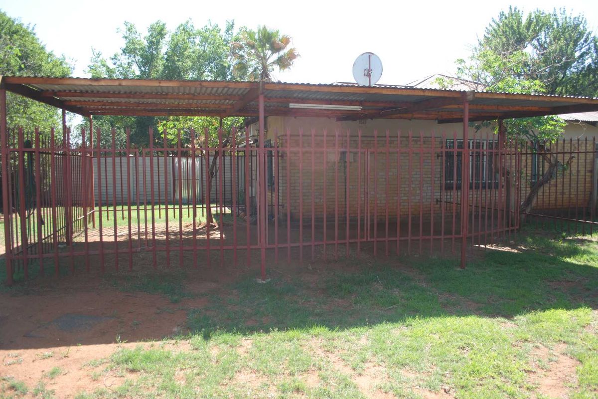 Old but neat 3 Bedroom house to rent - Photo 2