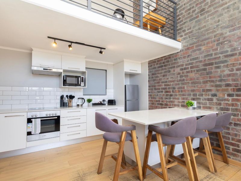Fully Furnished 2 Bedroom Apartment For Sale in Woodstock - Photo 4