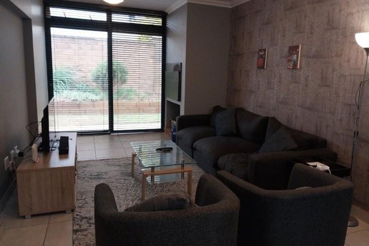 Modern 2-Bedroom Ground Floor Apartment to rent in East Glen Vredekloof Heights Brackenfell - Photo 5