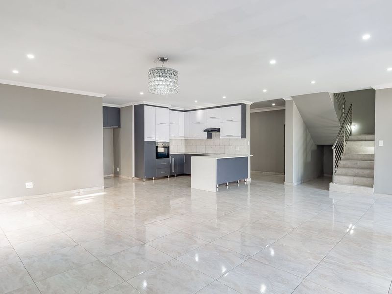 Brand New Modern Home in An Up Market Lifestyle Estate - Photo 9