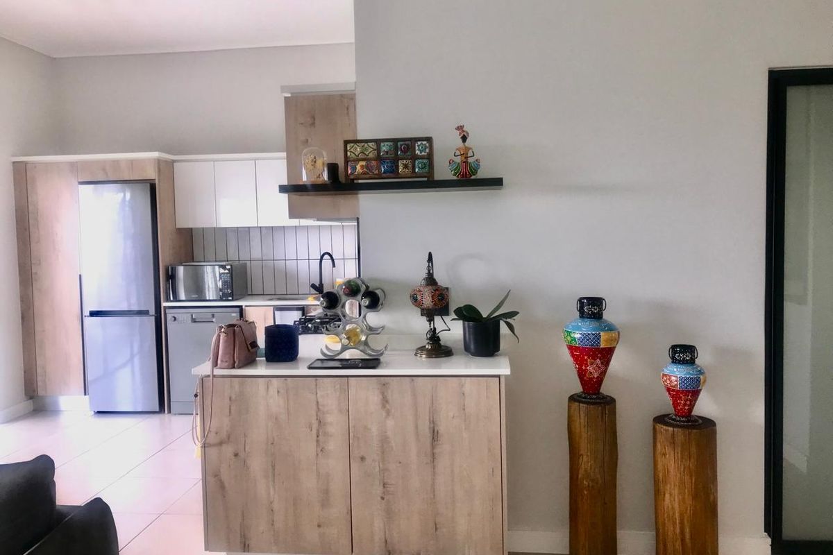 Fully Furnished 3 bed 2 bath executive townhouse - Photo 4