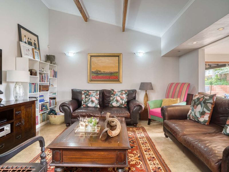 Stunning 386m2 4 bedroom home with flatlet for sale on the Sunningdale and Somerset Park border - Photo 10