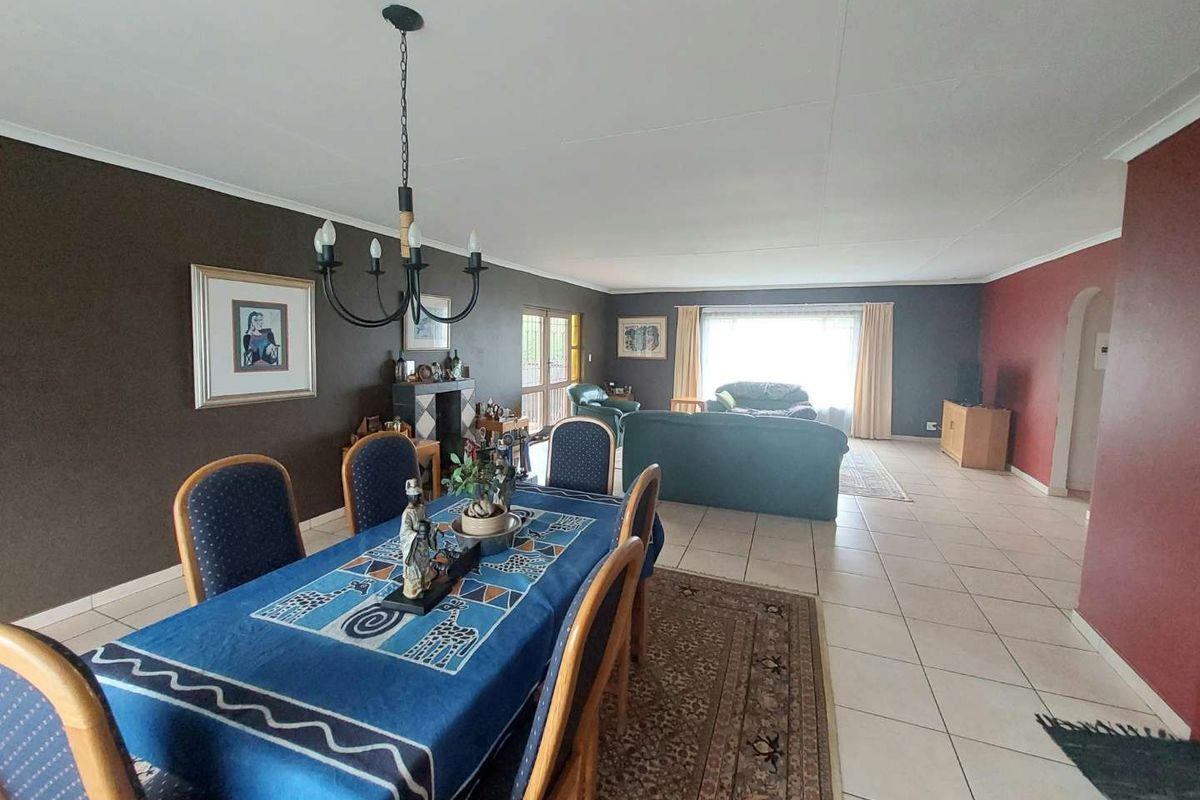 Country Living. City Flair - Photo 5