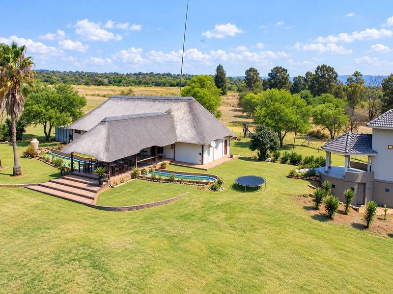 Self-Catering Lodge & Wedding Venue for Sale in Hekpoort - Photo 2