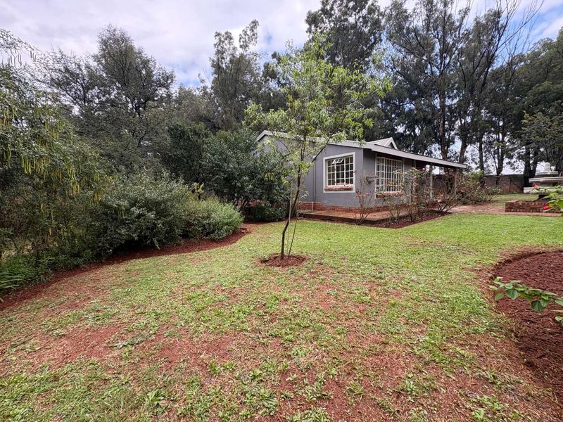 Charming 2-Bedroom Home with Spacious Yard in Henley on Klip - Photo 4