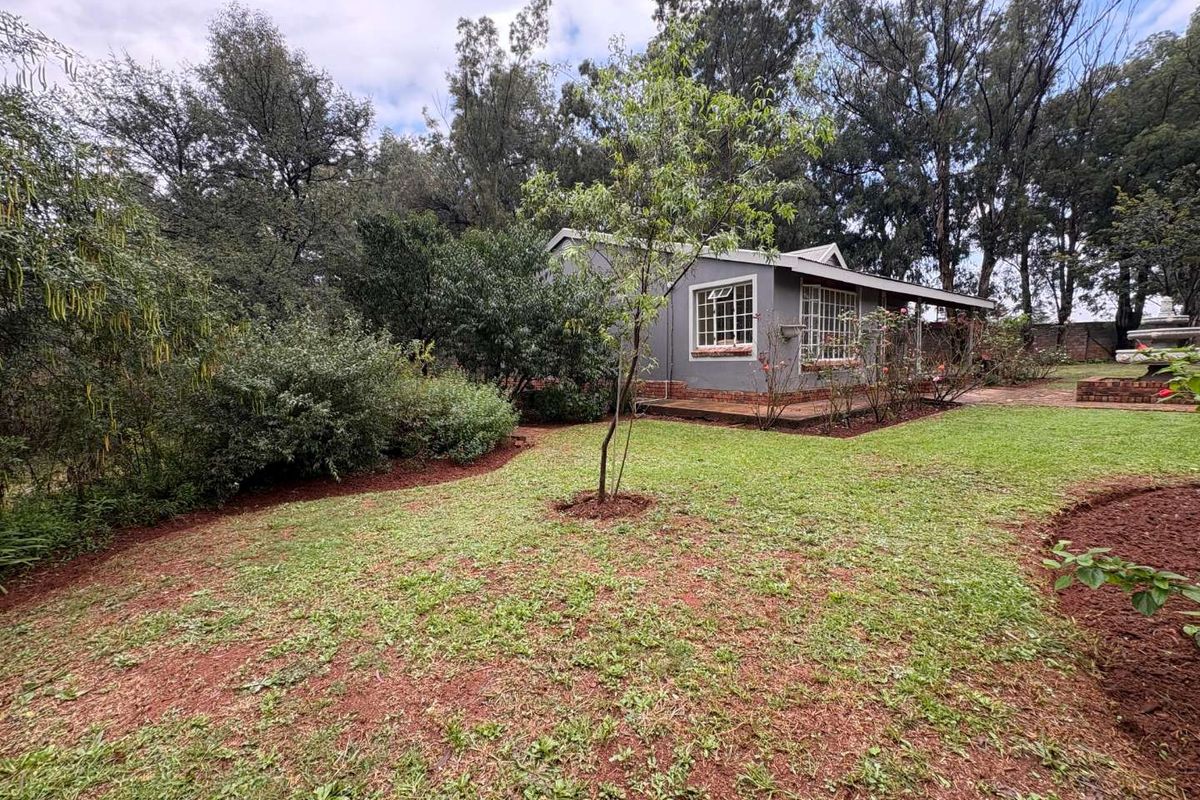 Charming 2-Bedroom Home with Spacious Yard in Henley on Klip - Photo 4