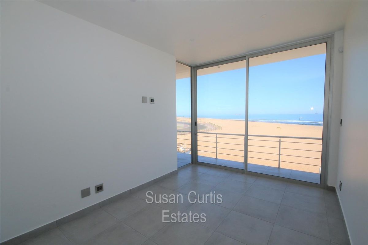 Beach front Townhouse - Photo 3