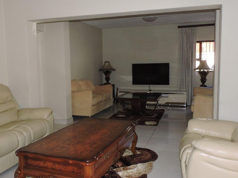 Cosy Fully Furnished 3 Bedroom Home in a Secure Estate - Photo 10