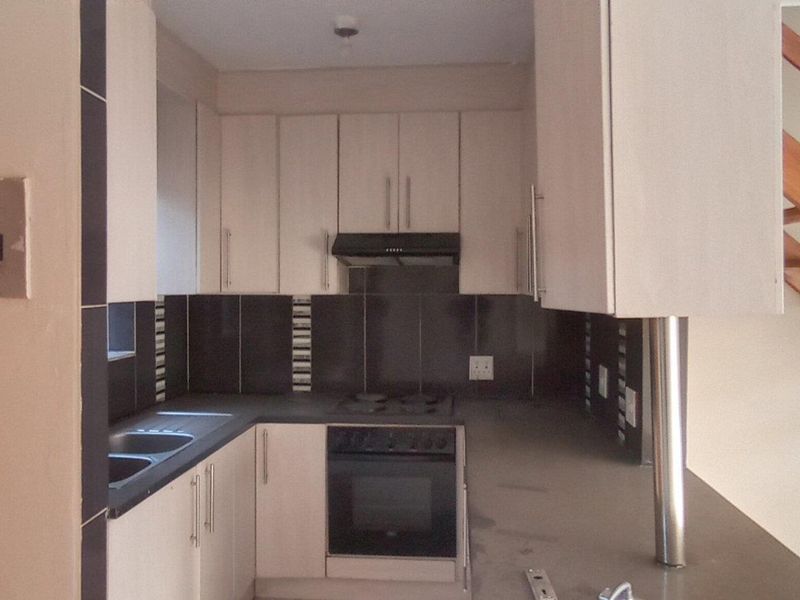 "Helloise 3-Bed: Perfect Location Near Everything You Need!" - Photo 5