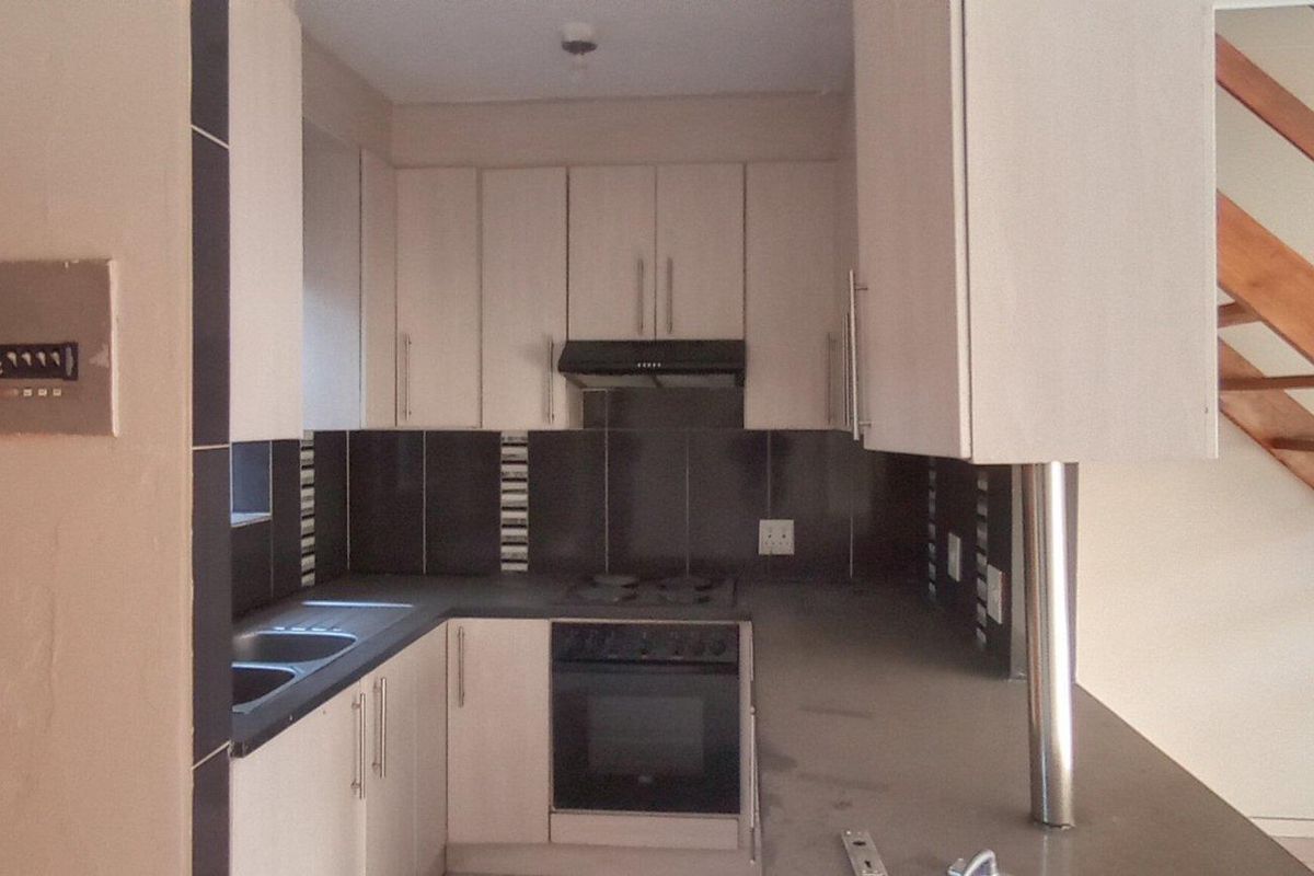 "Helloise 3-Bed: Perfect Location Near Everything You Need!" - Photo 5