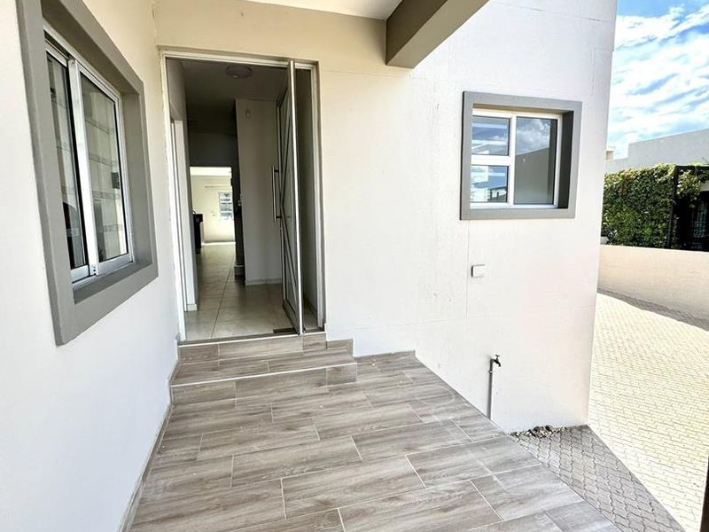 4 Bedroom House For Sale in Elisenheim - Photo 6