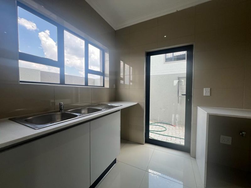 Elegant 4-Bedroom Home in Zambezi Manor Estate - Photo 7