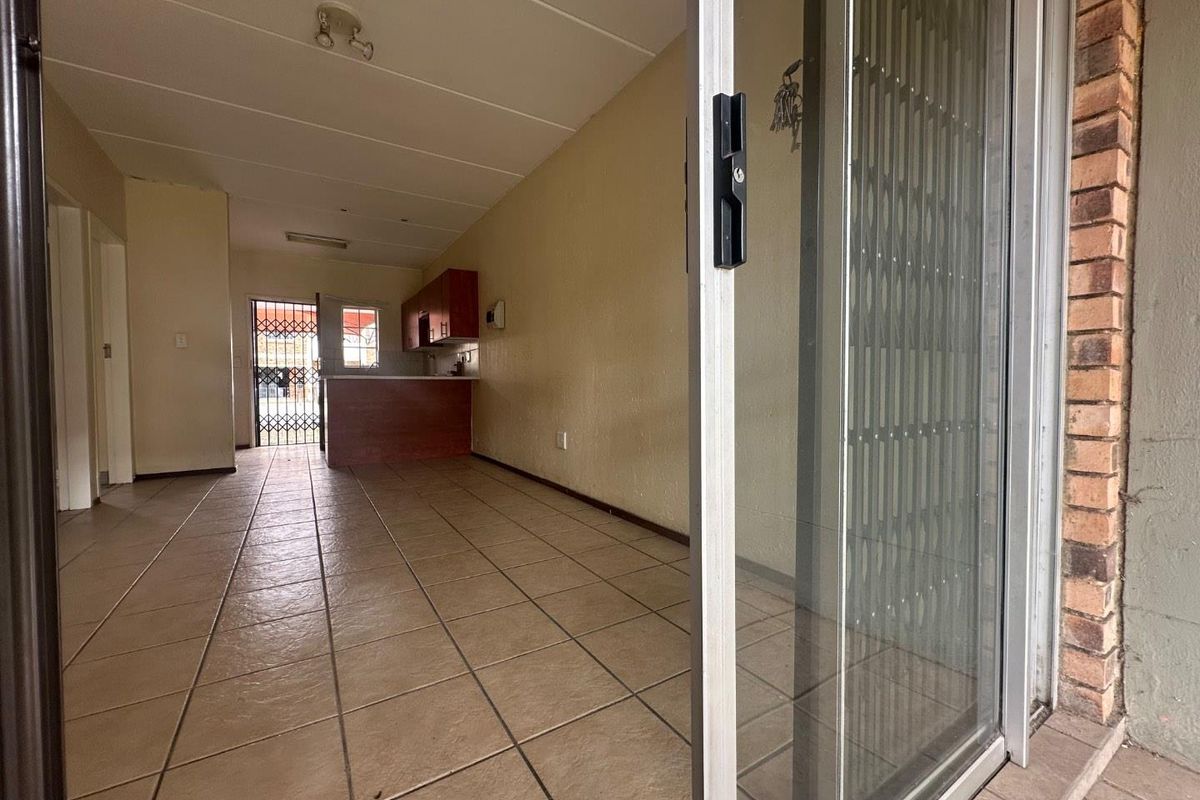 Spacious 2-Bedroom, 2-Bathroom Ground-Floor Apartment for Sale - Photo 5