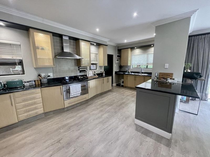 Hendra - Elevated 3 Bedroom Home in Sought-After Gated Estate – La Lucia - Photo 5