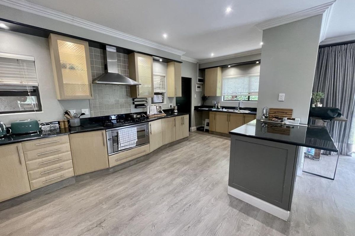 Hendra - Elevated 3 Bedroom Home in Sought-After Gated Estate – La Lucia - Photo 5