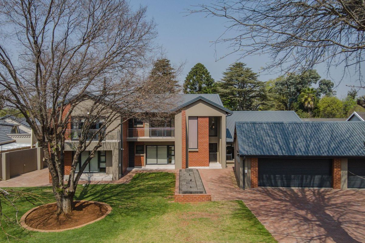 Sophisticated Family Oasis in Prestigious Lakefield! - Photo 2