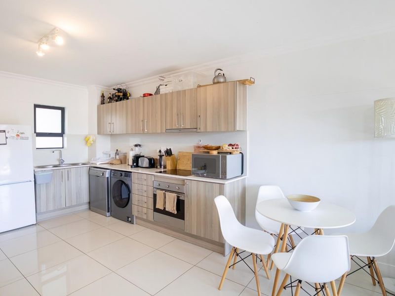 North-facing Modern Apartment With Views & Pooldeck! - Photo 8