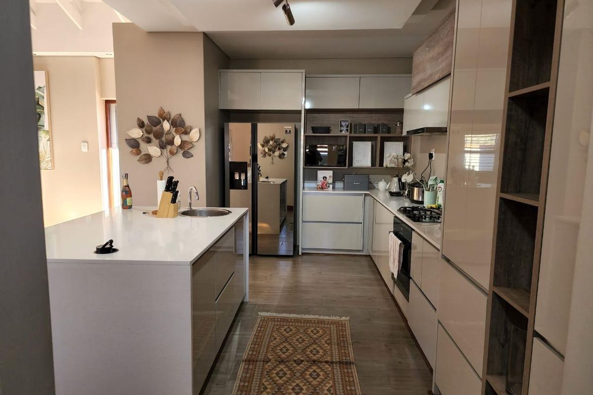 Luxury Living Starts Here – Your Heuwelsig Haven Awaits! - Photo 3