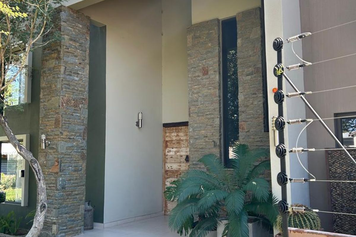 Luxurious Home For Sale - Outjo - Photo 3