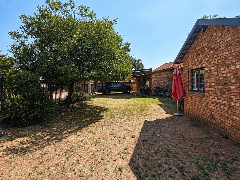 Affordable Opportunity in a Desirable Neighborhood – Unlock the Potential