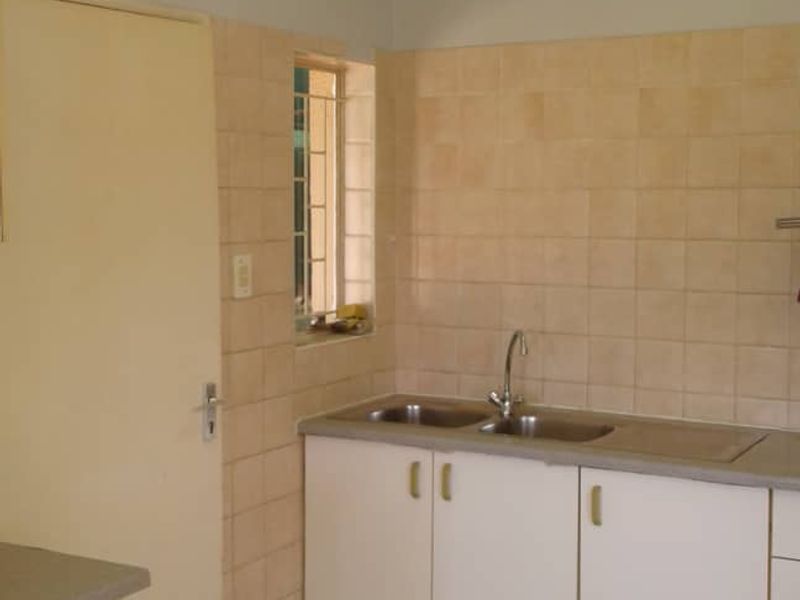 Charming Family Home for Sale in Cimbebasia – Windhoek - Photo 7