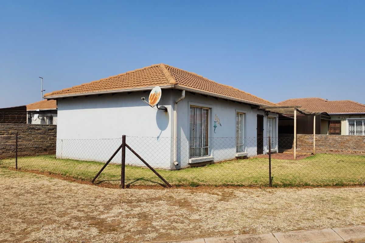 3 Bedroom House For Sale in Vanderbijlpark CE 7 - Photo 2
