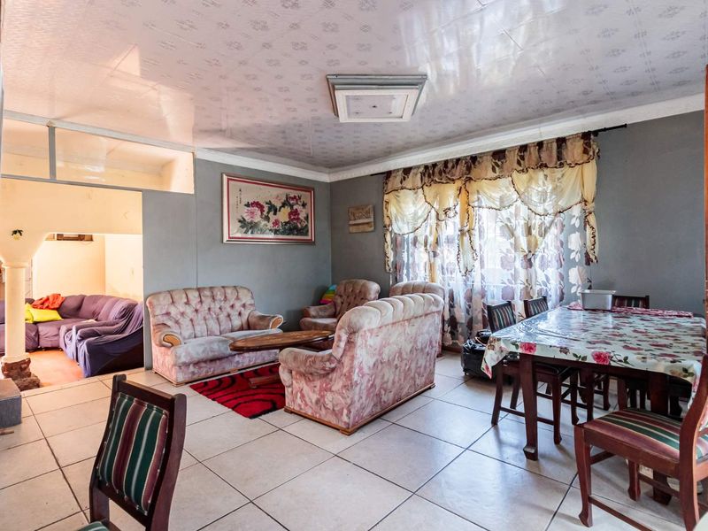 Double Story Bethelsdorp Property For Sale R650 000 - Photo 3