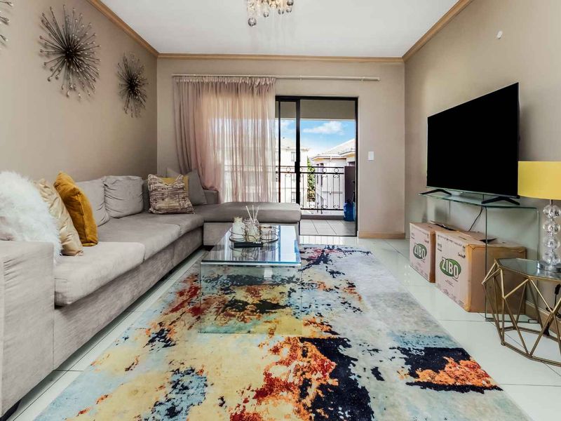 TOP FLOOR LOFT APARTMENT, BOASTING LOADS OF NAURAL LIGHT AND IN A FANTASTIC LOCATION - Photo 2
