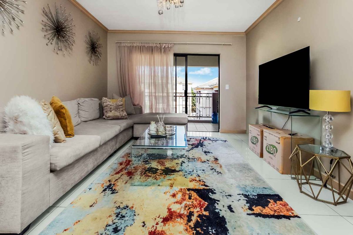 TOP FLOOR LOFT APARTMENT, BOASTING LOADS OF NAURAL LIGHT AND IN A FANTASTIC LOCATION - Photo 2