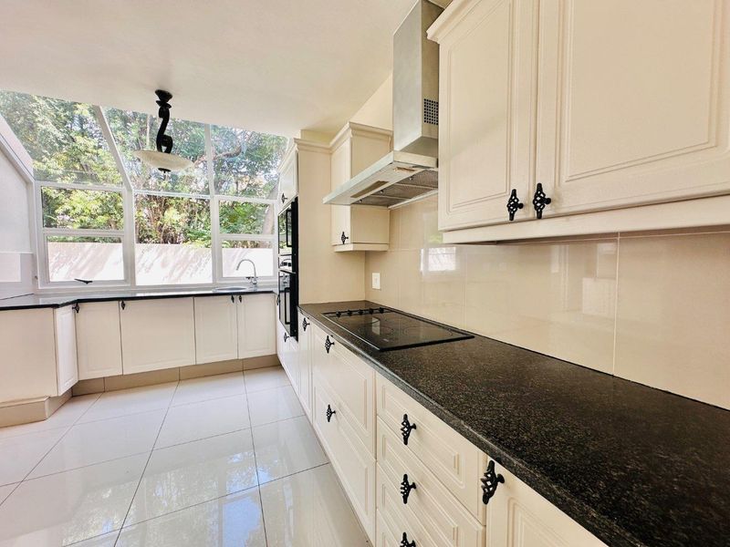 5 Bedroom House to Rent in Dainfern Golf Estate - Photo 8