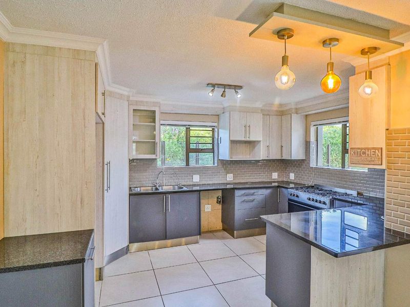 Spacious Estate Living - Photo 2