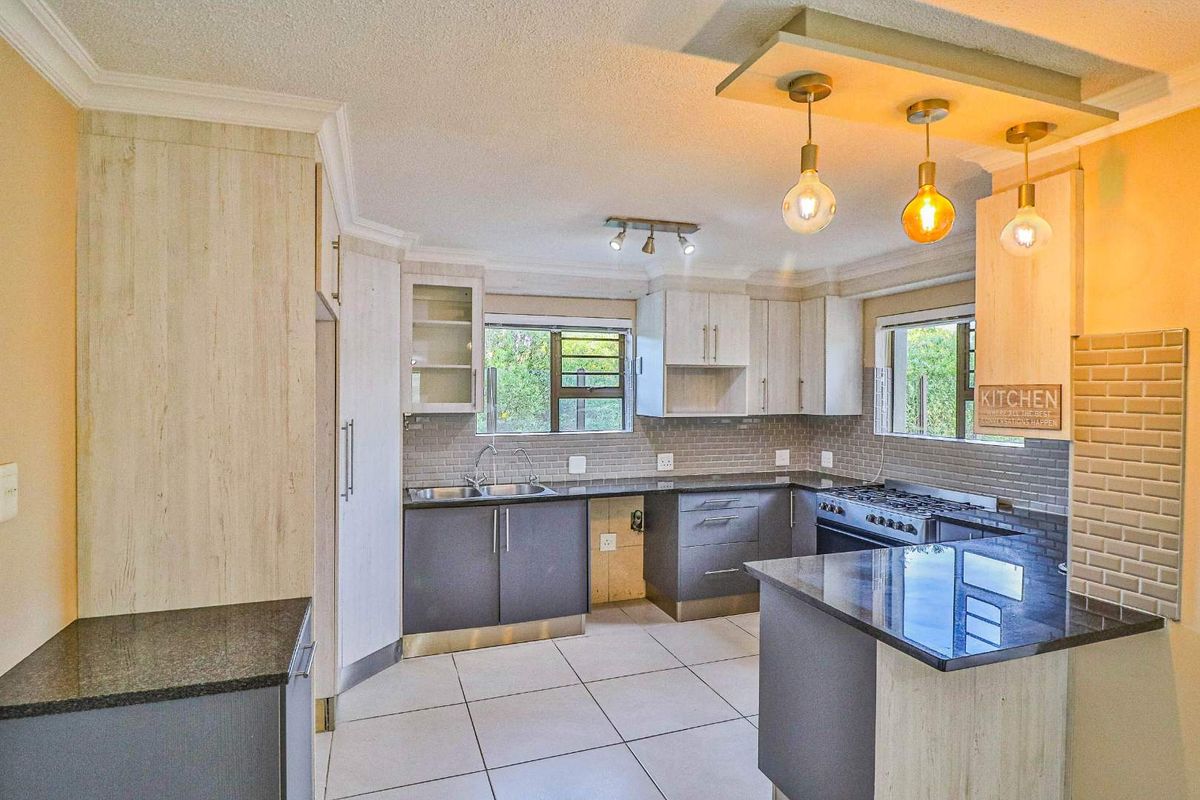 Spacious Estate Living - Photo 2