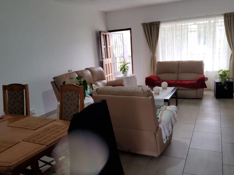 **Spacious 3-Bedroom Townhouse in Secure Complex - Photo 5