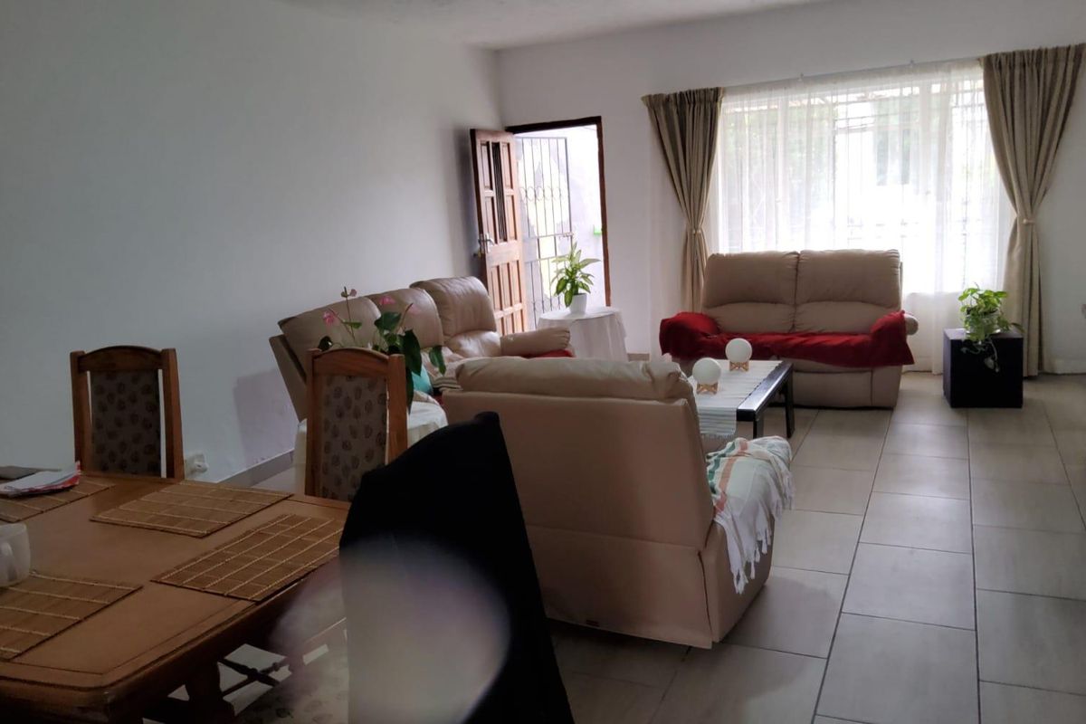 **Spacious 3-Bedroom Townhouse in Secure Complex - Photo 5