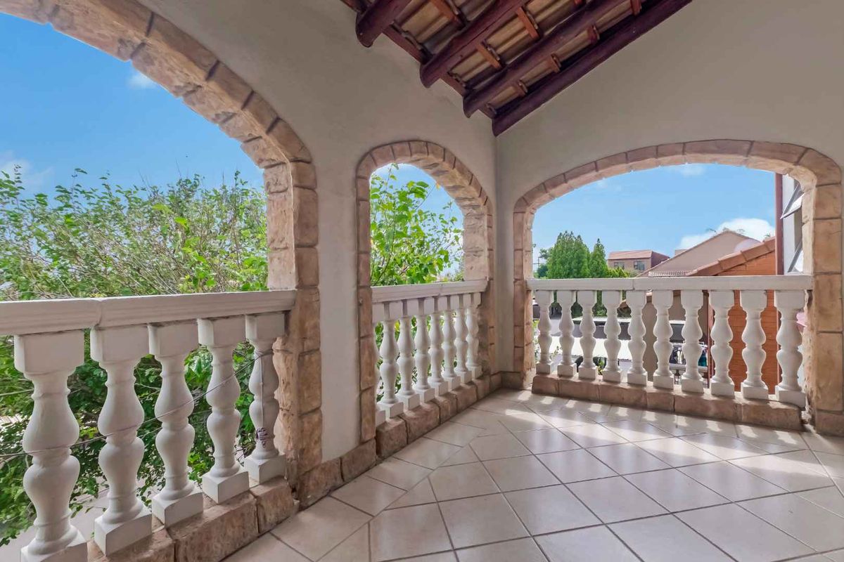 2 BEDROOM LOFT APARTMENT FOR SALE IN MORNINGSIDE SANDTON - Photo 5