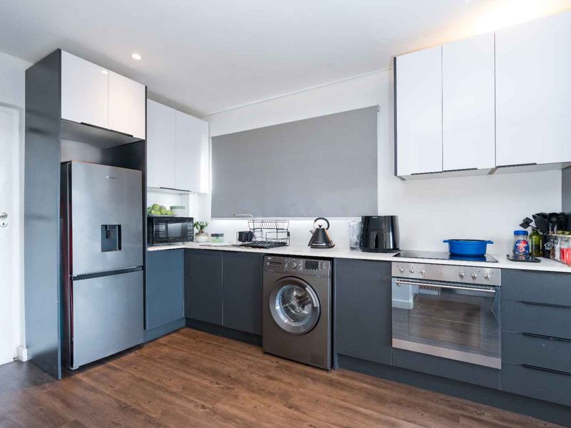 Modern Studio in prime location! - Photo 5