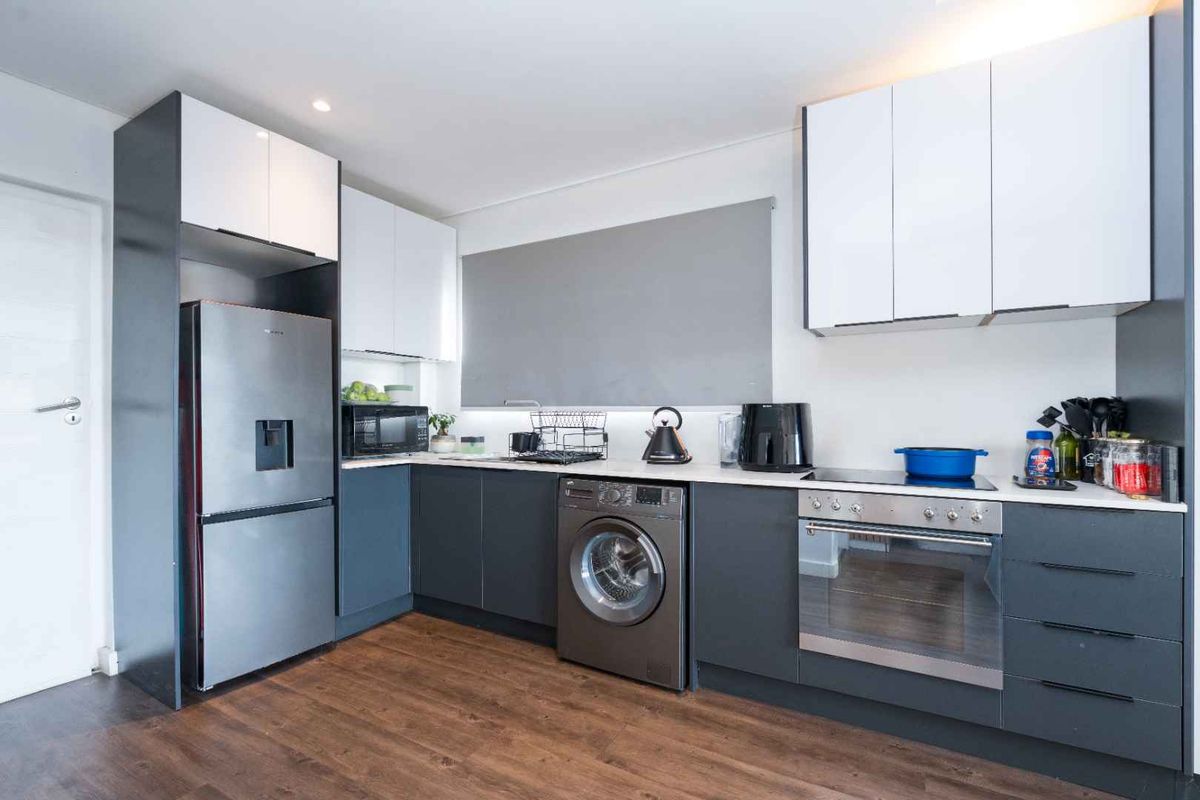 Modern Studio in prime location! - Photo 5