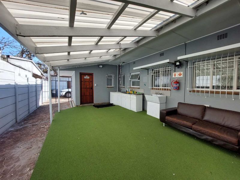 Room Available for Health Professional - Photo 6