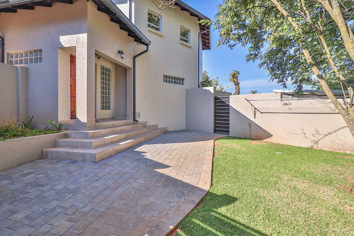 4 FOR THE PRICE OF 1  PLUS A STAND - Photo 4