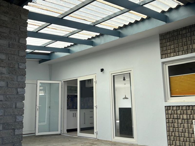 🏡 Exclusive 3 Bedroom Family Home with Separate Flat for sale in Vineta, Swakopmund. - Photo 6