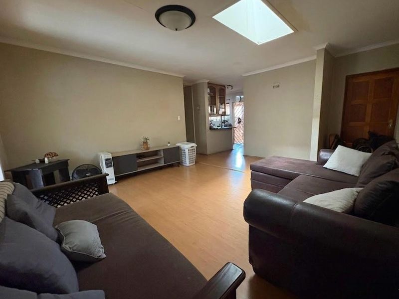 Charming and Secure Three-Bedroom House with Flatlet - Photo 5