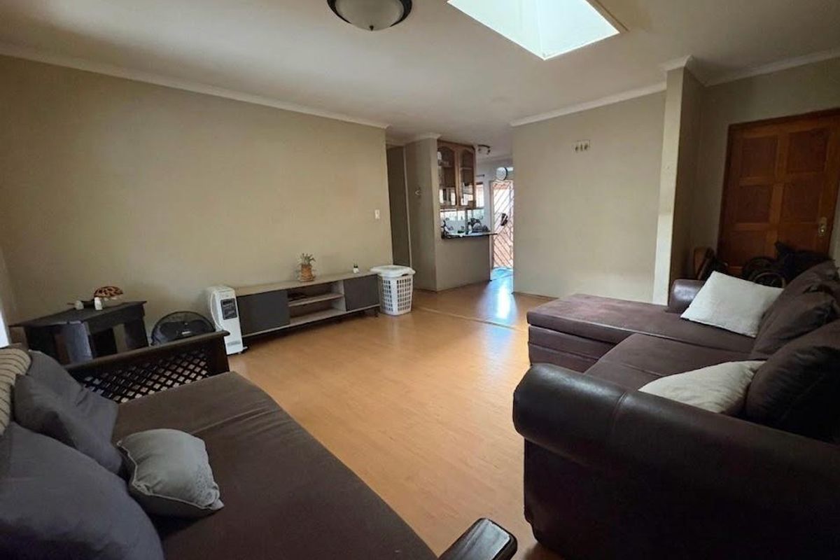Charming and Secure Three-Bedroom House with Flatlet - Photo 5