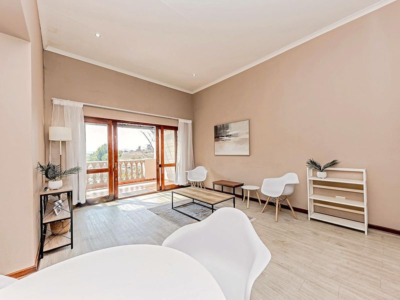 Two Bedroom One Bathroom in the heart of Paulshof - Photo 5