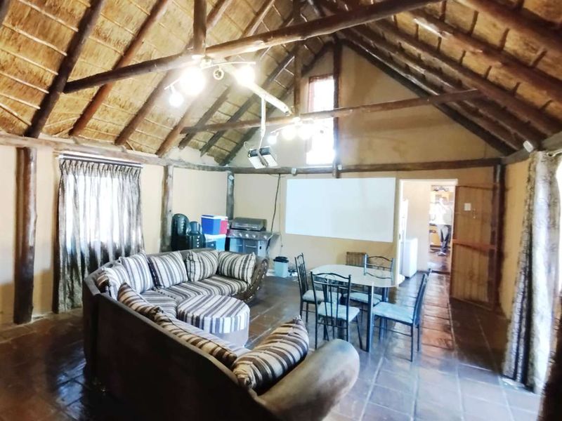 "Double-Story Delight: Perfect for Family Living!" - Photo 10